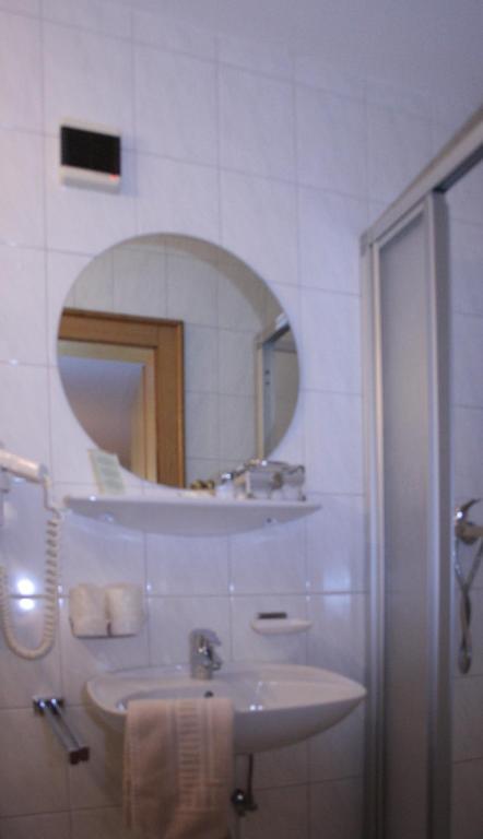Brixana Hotel Бриксен-им-Тале Стая снимка